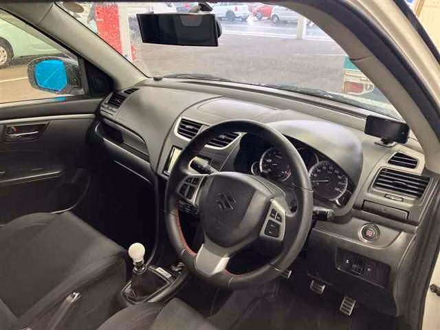 SUZUKI SWIFT