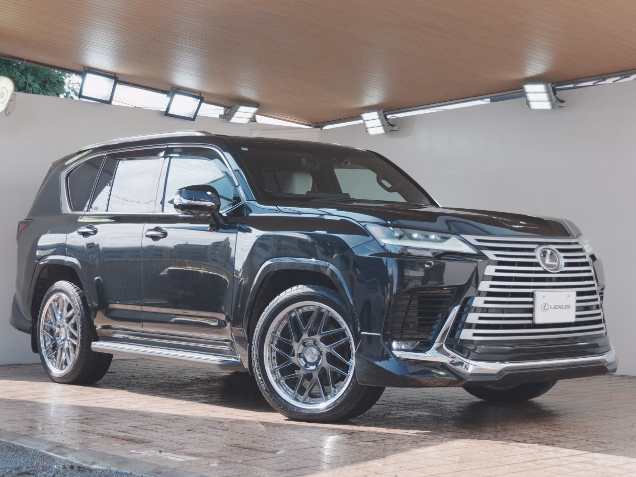 LEXUS LX600