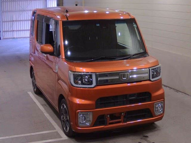 DAIHATSU WAKE