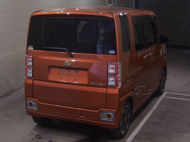 DAIHATSU WAKE