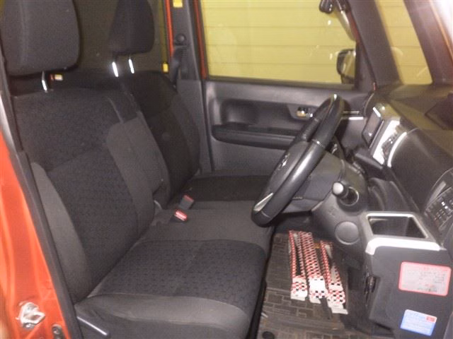 DAIHATSU WAKE