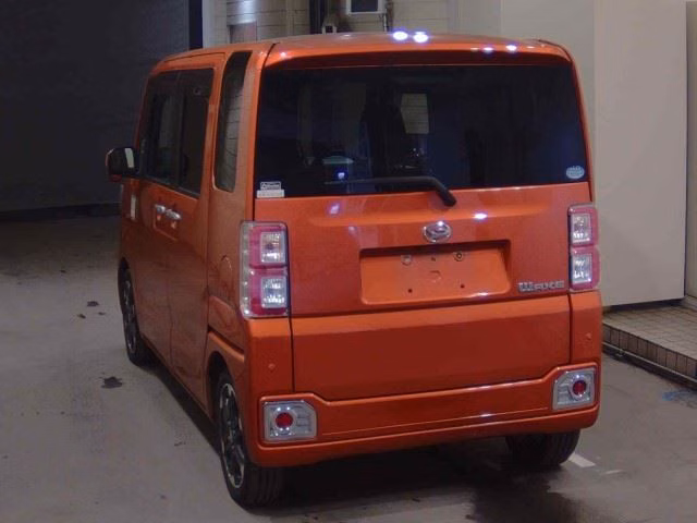 DAIHATSU WAKE