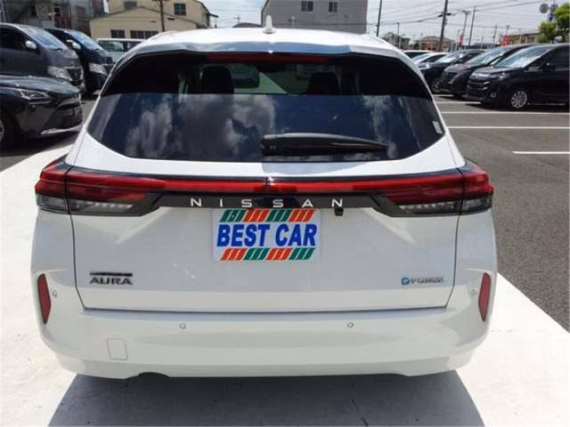 Nissan Aura