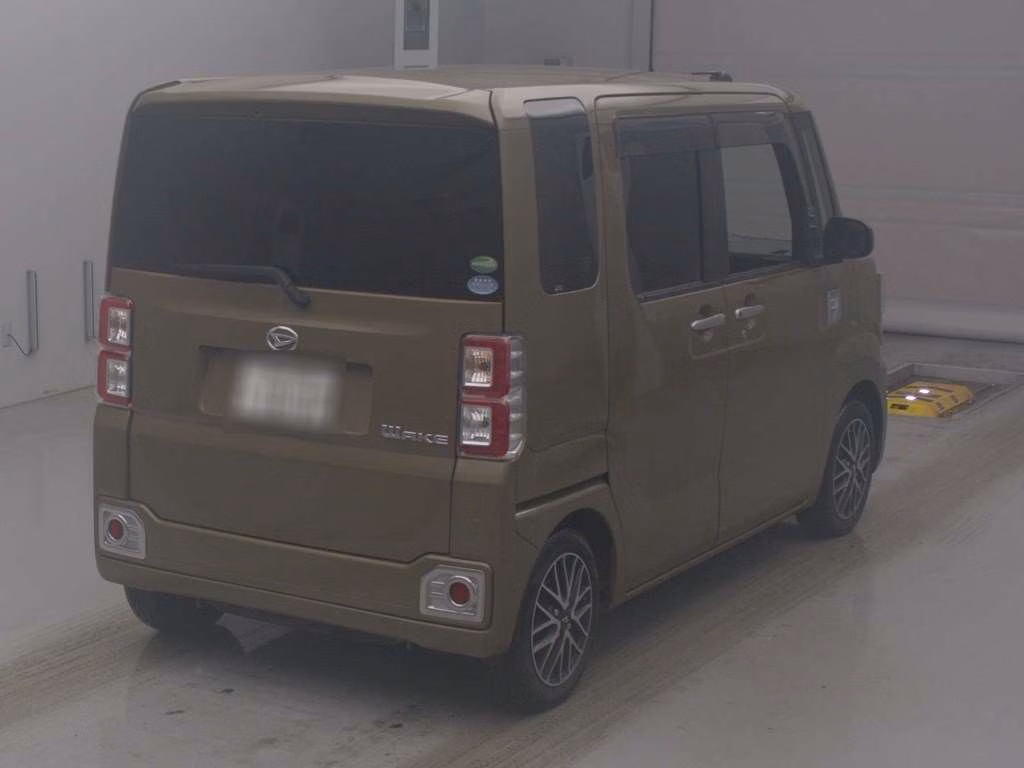 DAIHATSU WAKE
