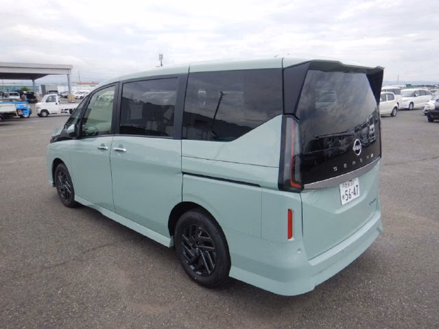 NISSAN SERENA