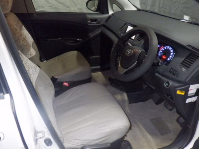 TOYOTA ISIS