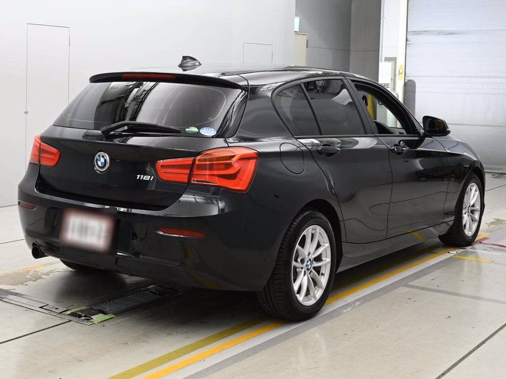 BMW 1-SERIES