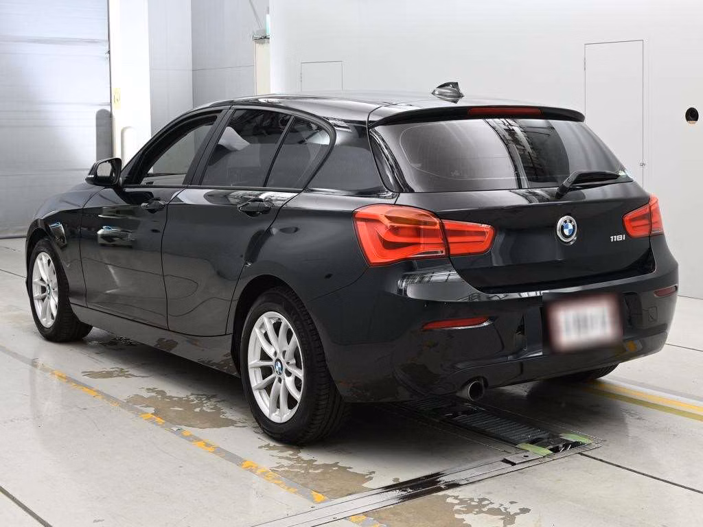 BMW 1-SERIES