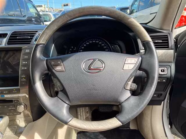 Lexus LS600h