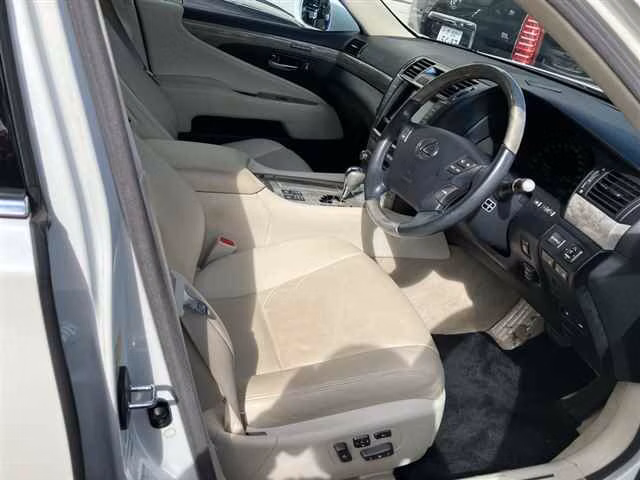 Lexus LS600h