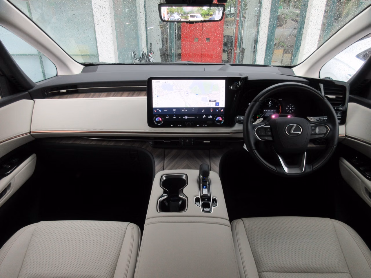 Lexus LM500h