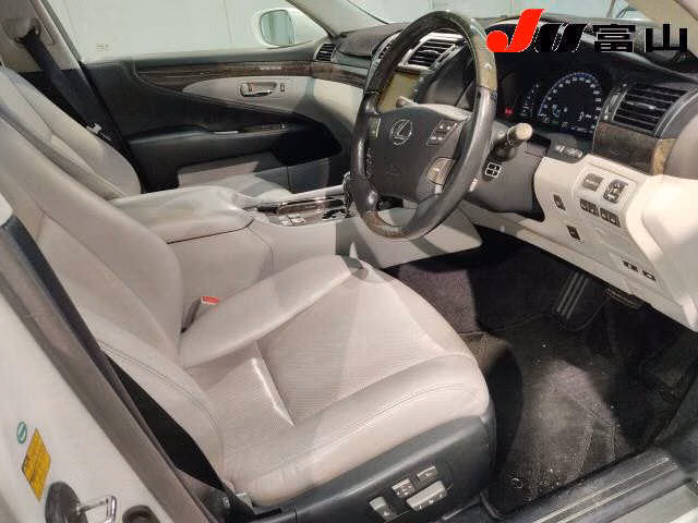 Lexus LS600h