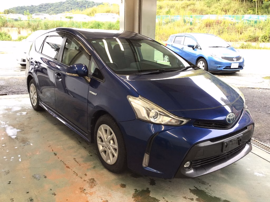 TOYOTA PRIUS ALPHA
