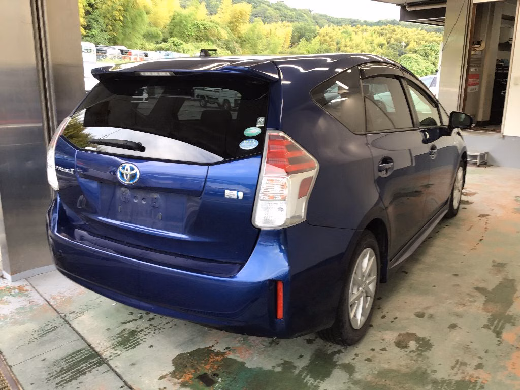 TOYOTA PRIUS ALPHA