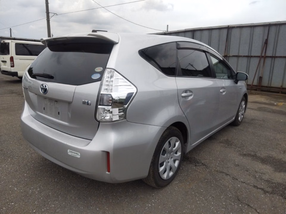 TOYOTA PRIUS ALPHA