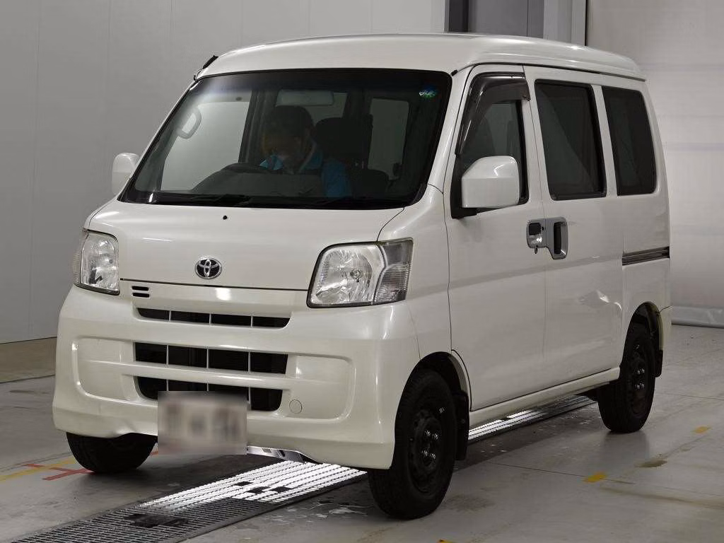 TOYOTA PIXIS VAN