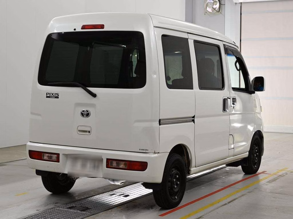 TOYOTA PIXIS VAN