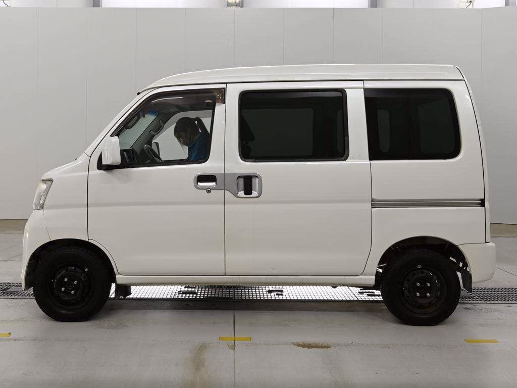TOYOTA PIXIS VAN
