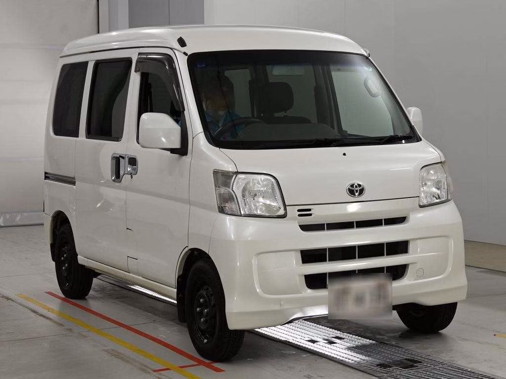 TOYOTA PIXIS VAN