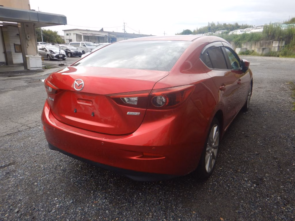 MAZDA AXELA