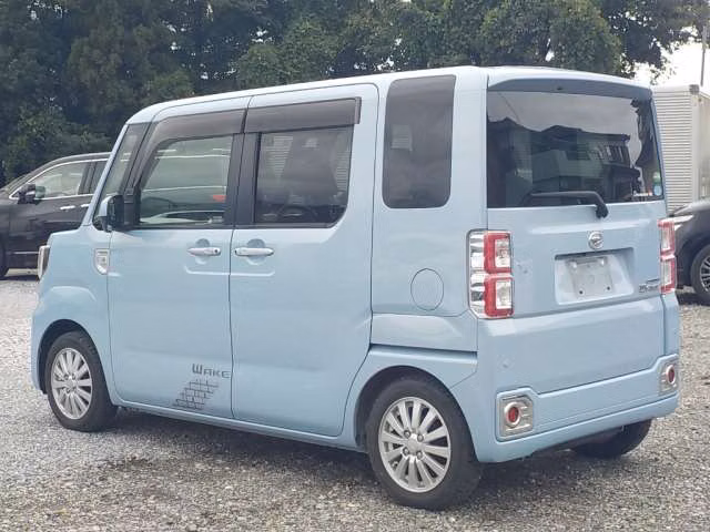 DAIHATSU WAKE