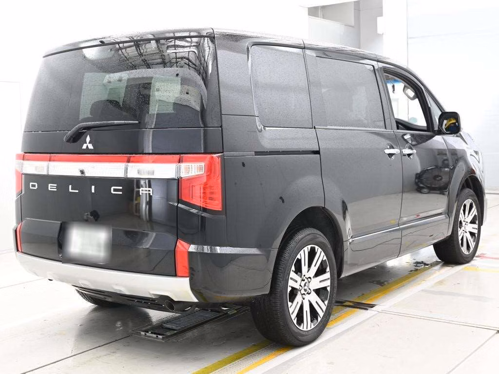 Mitsubishi Delica D:5
