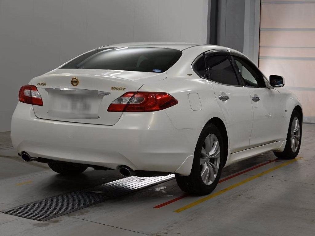 NISSAN FUGA