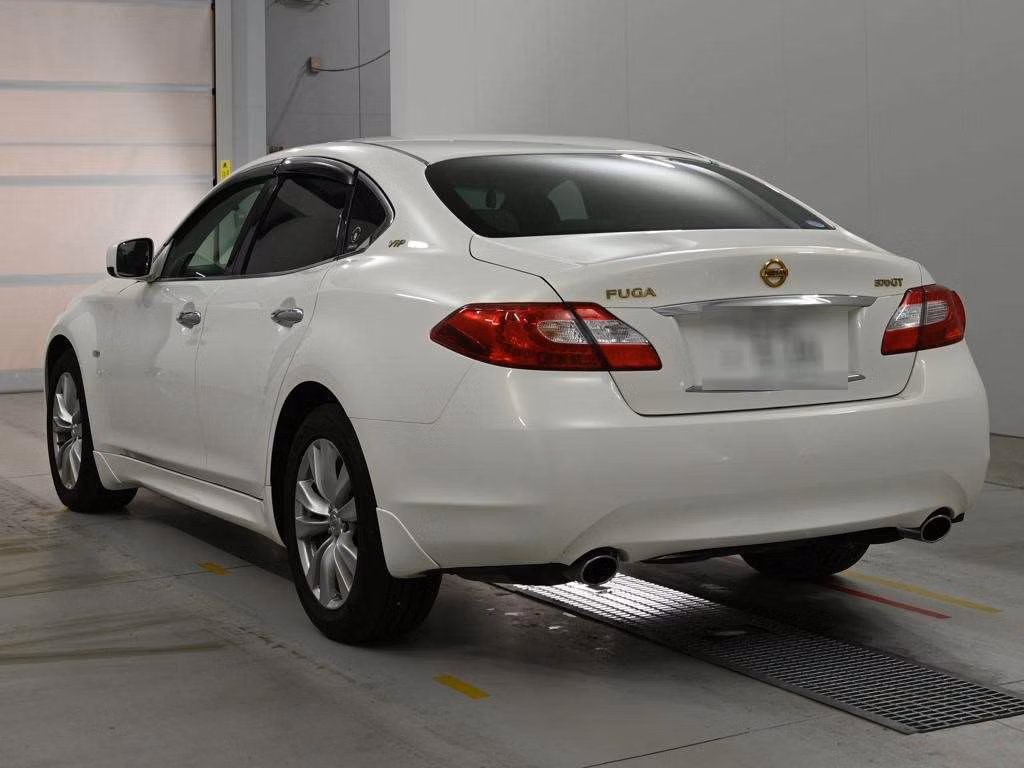 NISSAN FUGA