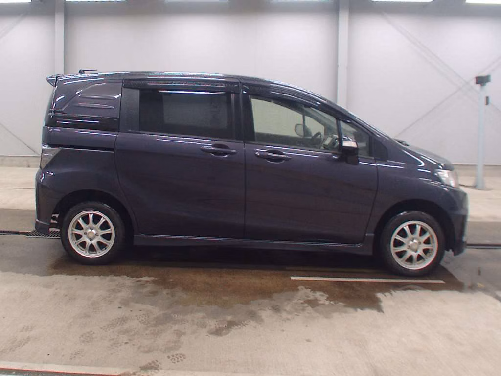HONDA FREED SPIKE