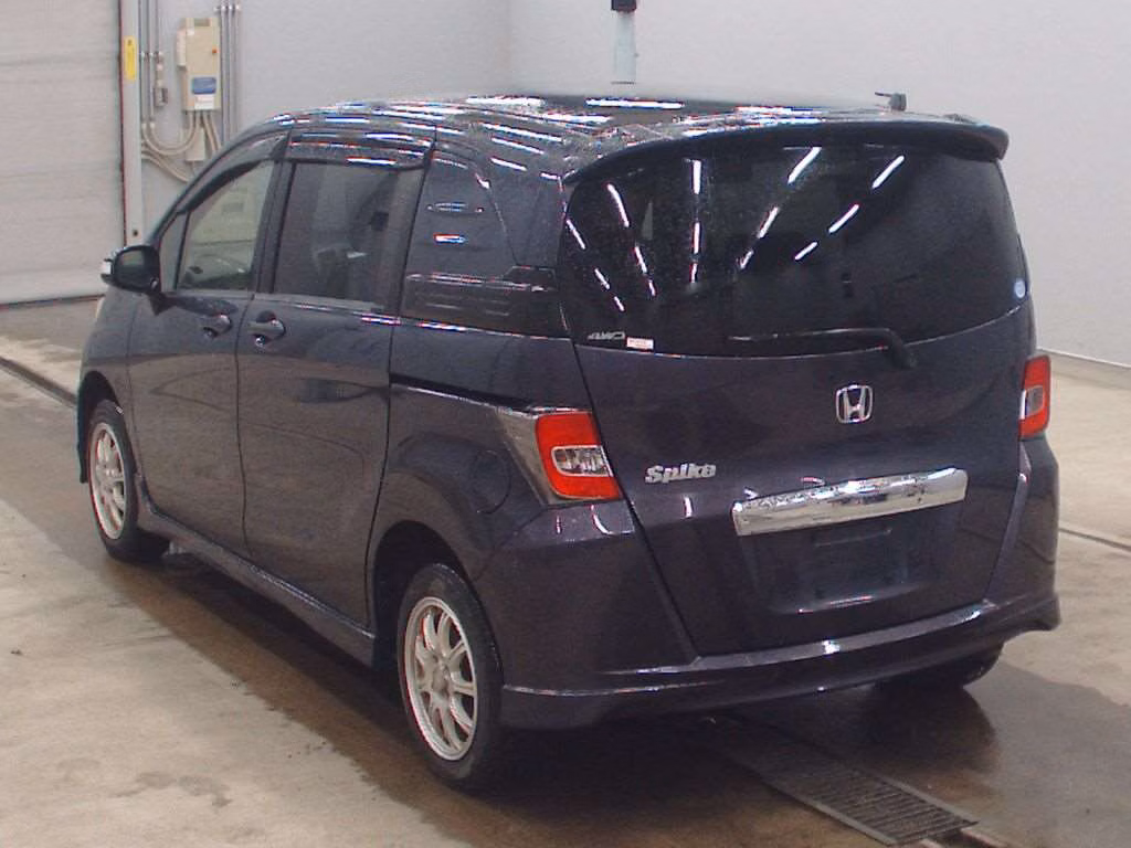 HONDA FREED SPIKE