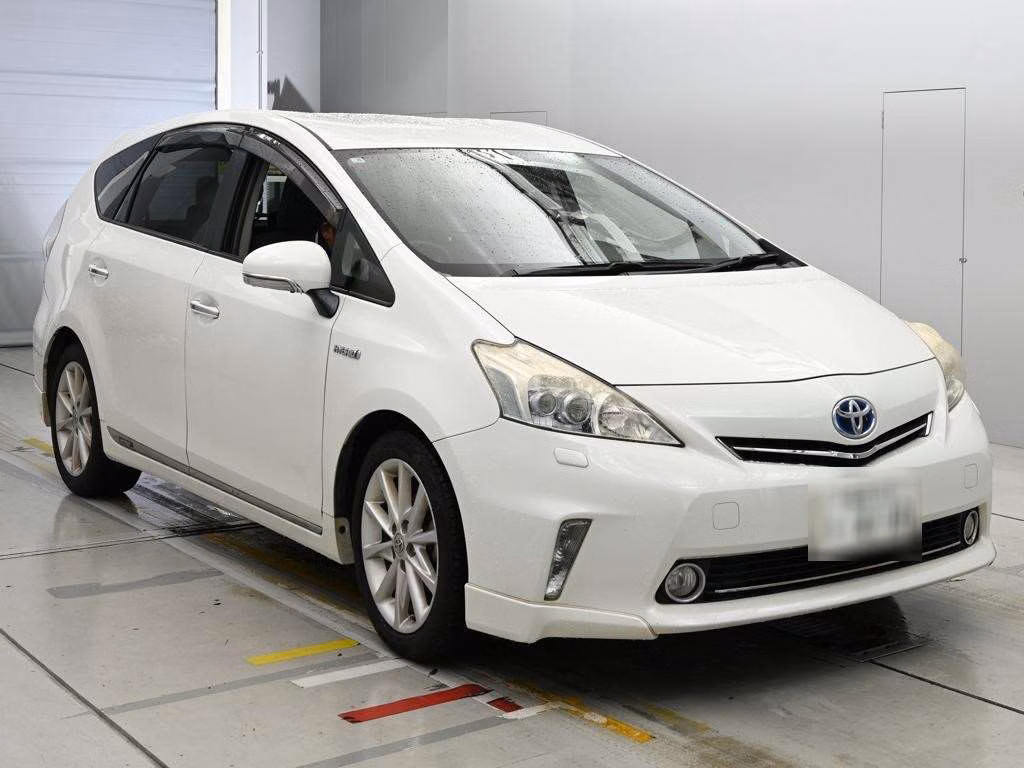 TOYOTA PRIUS ALPHA