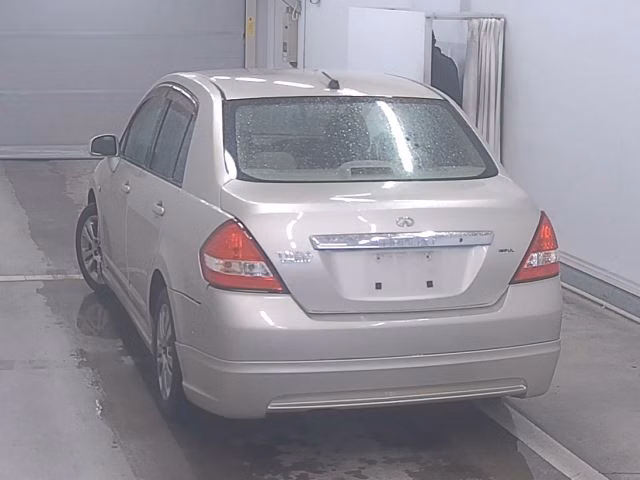 NISSAN TIIDA LATIO