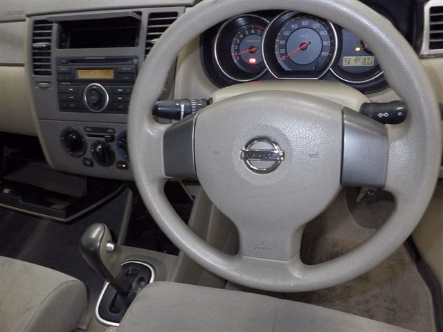 NISSAN TIIDA LATIO