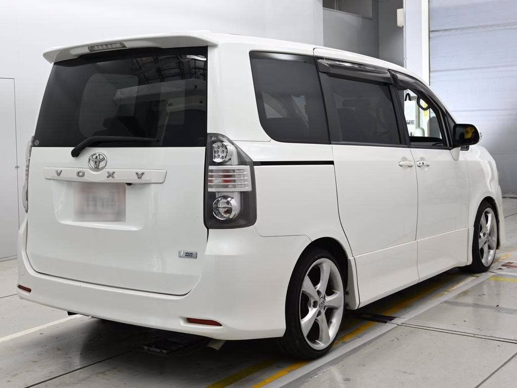 TOYOTA VOXY
