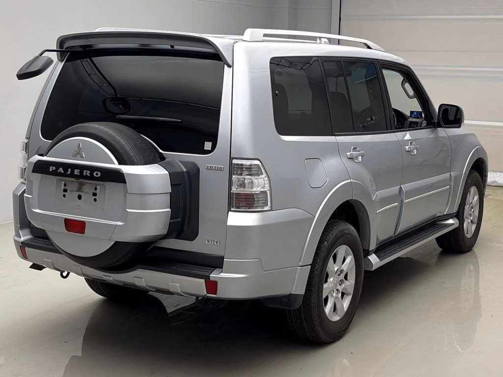 MITSUBISHI PAJERO