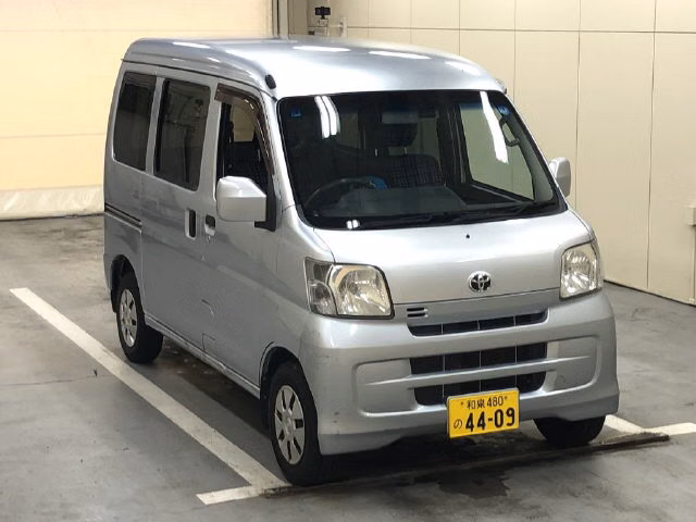 TOYOTA PIXIS VAN