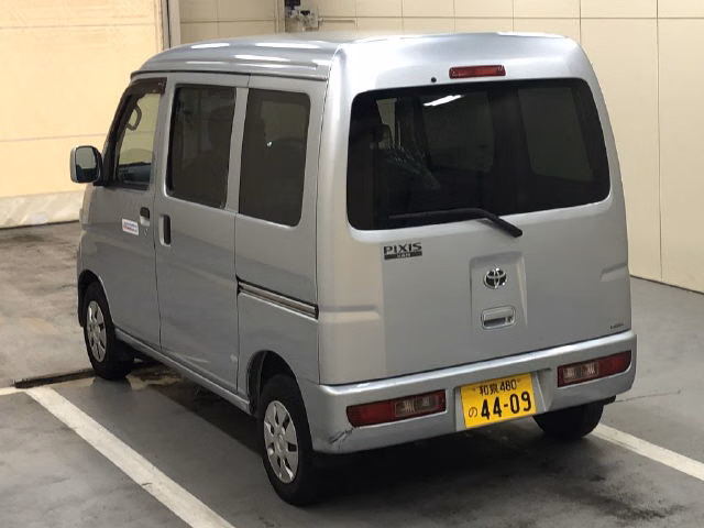 TOYOTA PIXIS VAN