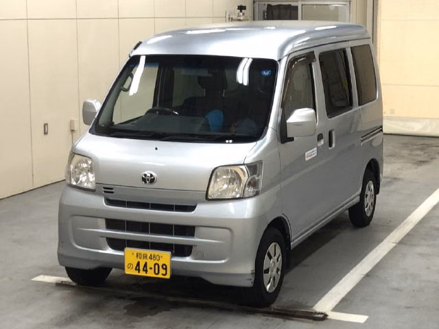 TOYOTA PIXIS VAN