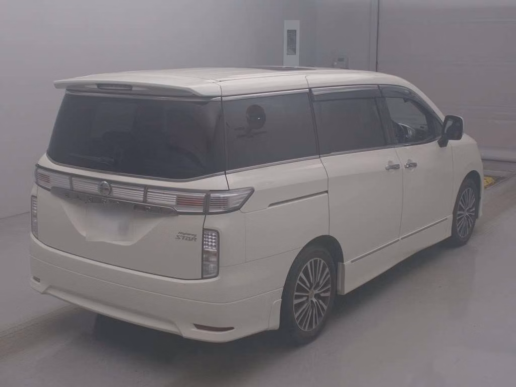NISSAN ELGRAND