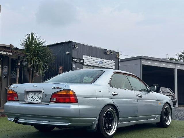 NISSAN LAUREL