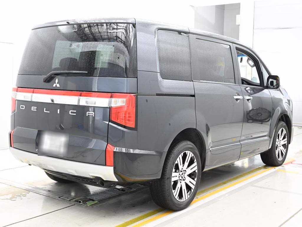 Mitsubishi Delica D:5
