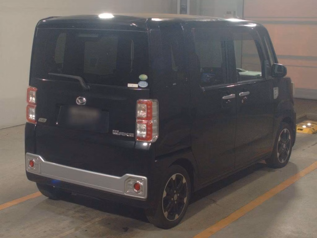 DAIHATSU WAKE