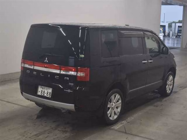 Mitsubishi Delica D:5