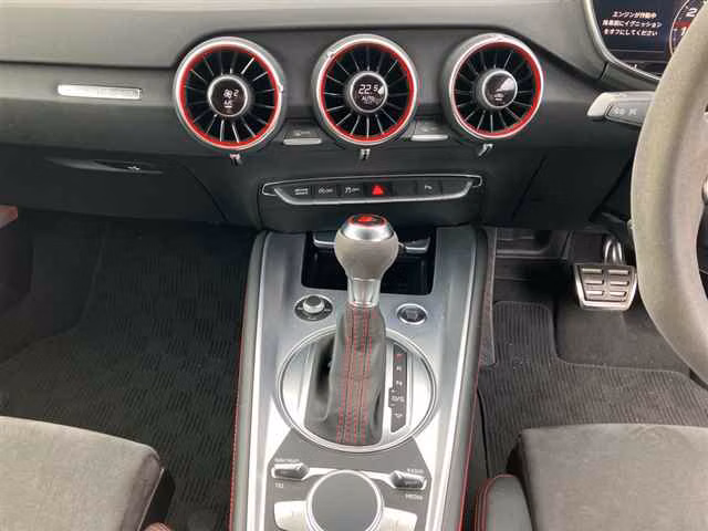 AUDI TT