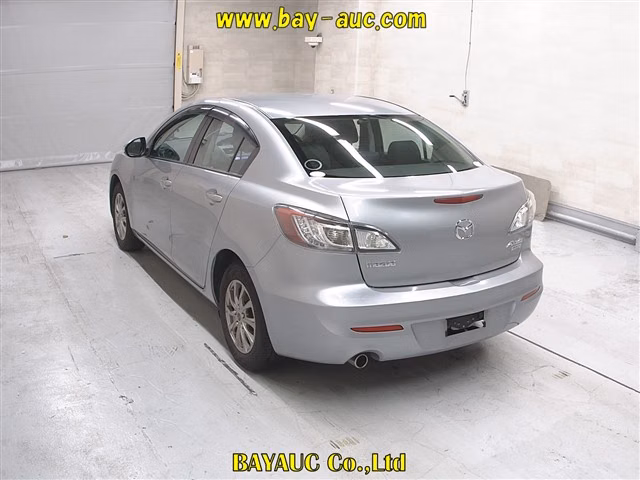 MAZDA AXELA