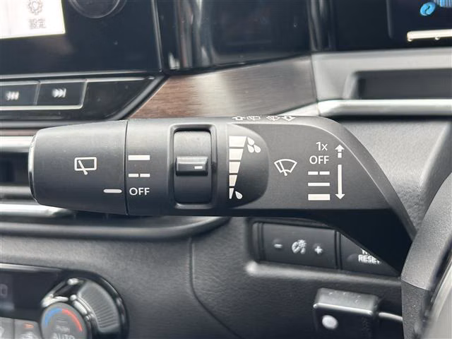 Nissan Aura