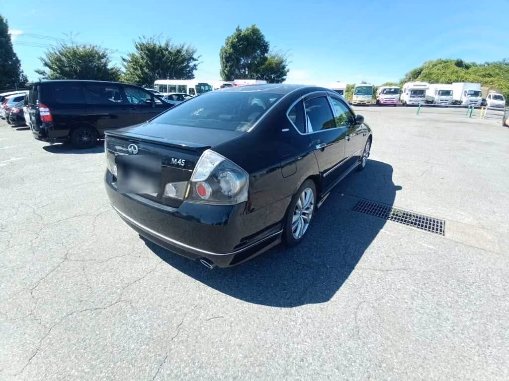 NISSAN FUGA