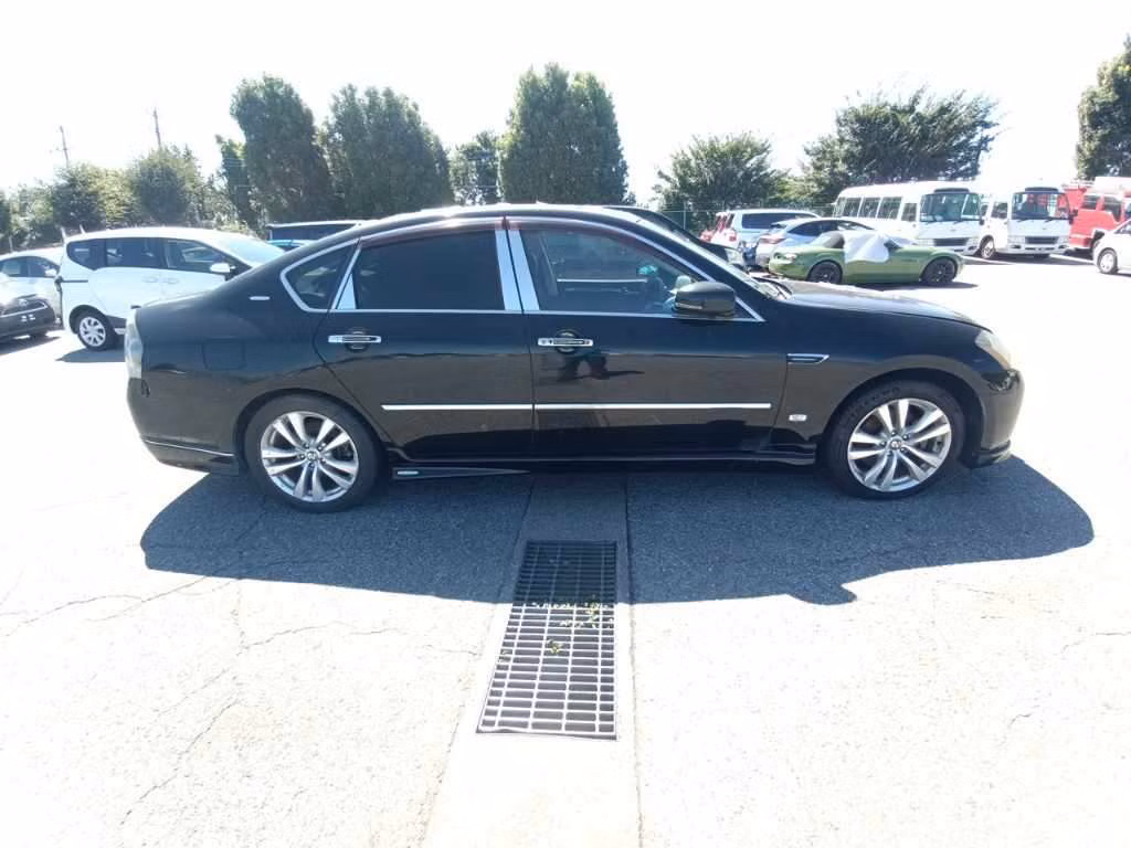NISSAN FUGA