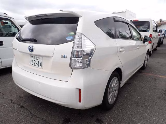 TOYOTA PRIUS ALPHA