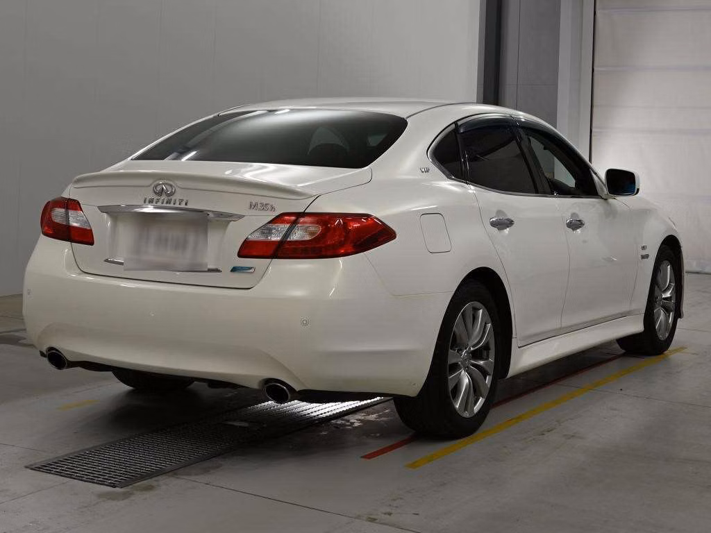 NISSAN FUGA